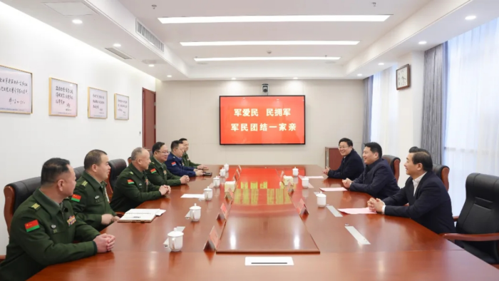 姜冬冬到驻泰部队信访局军休所海关走访慰问